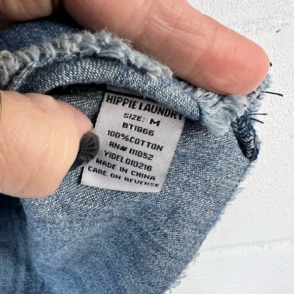 Hippie Laundry Raw Hem Chambray Top, Medium - Picture 4 of 5